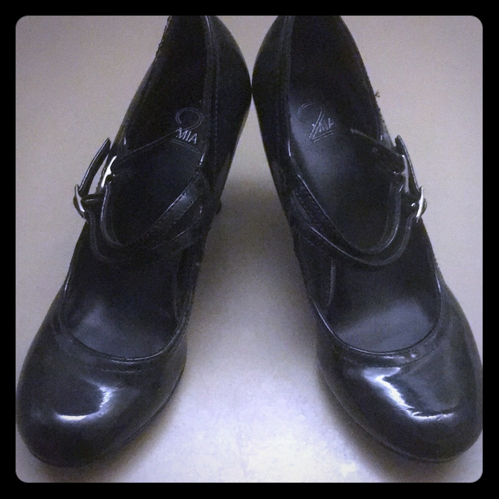 Black sheer heels. 2 inched barely used